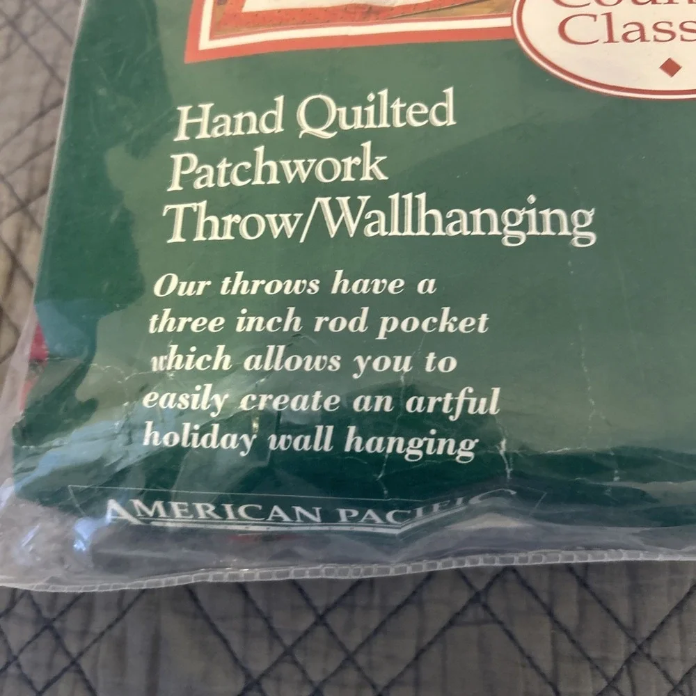 Country Classics 50x50 Hand Quilted‎ Patchwork Christmas Throw Wall Hanging